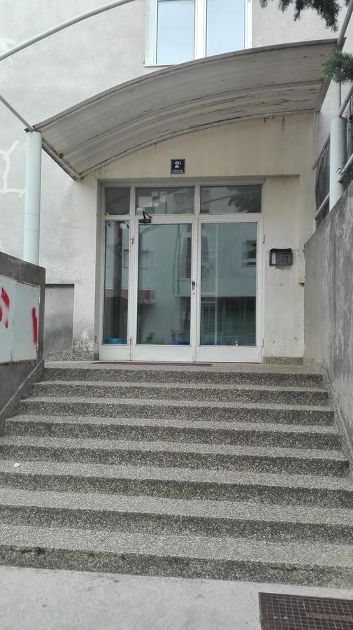 Appartamento Apartman Nicole Zara Esterno foto