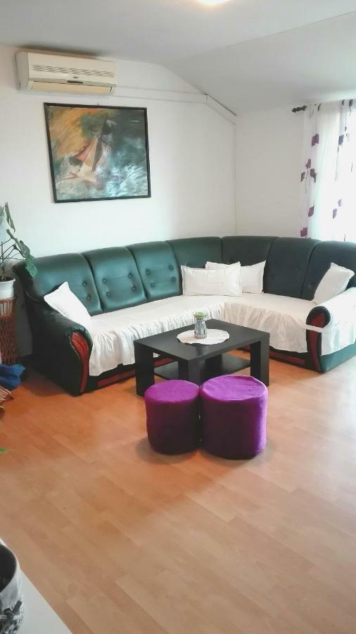 Appartamento Apartman Nicole Zara Esterno foto