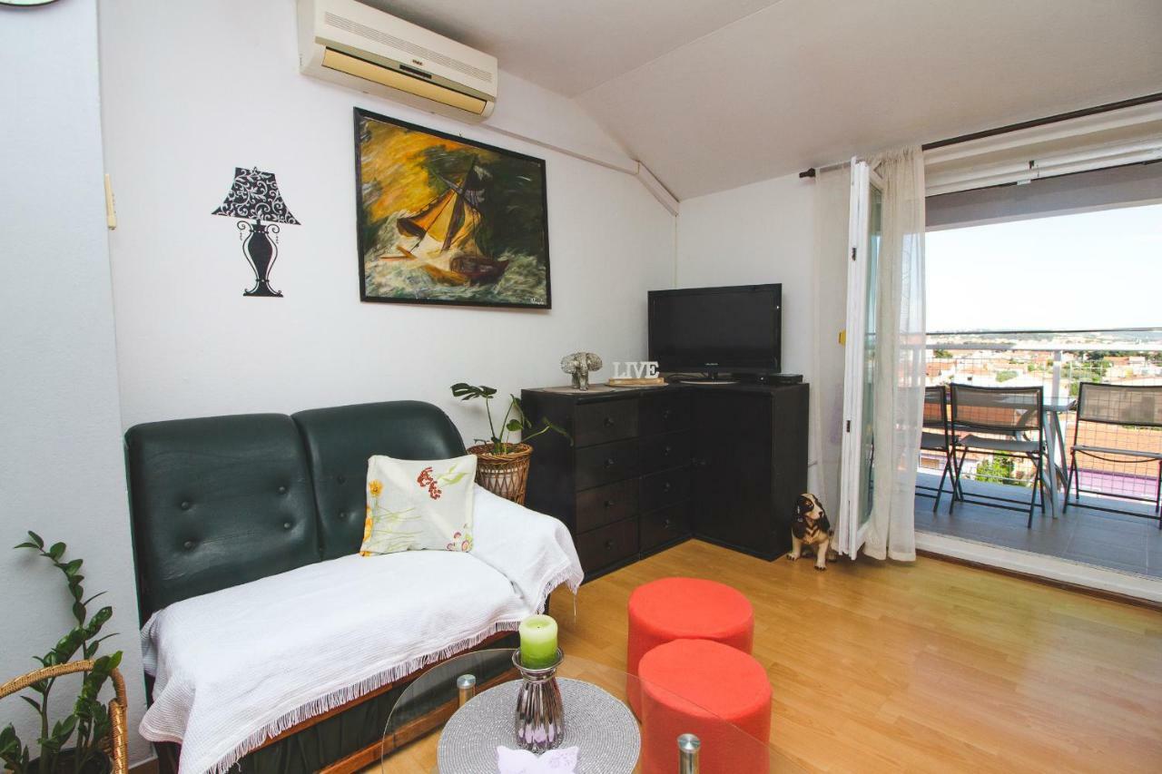 Appartamento Apartman Nicole Zara Esterno foto