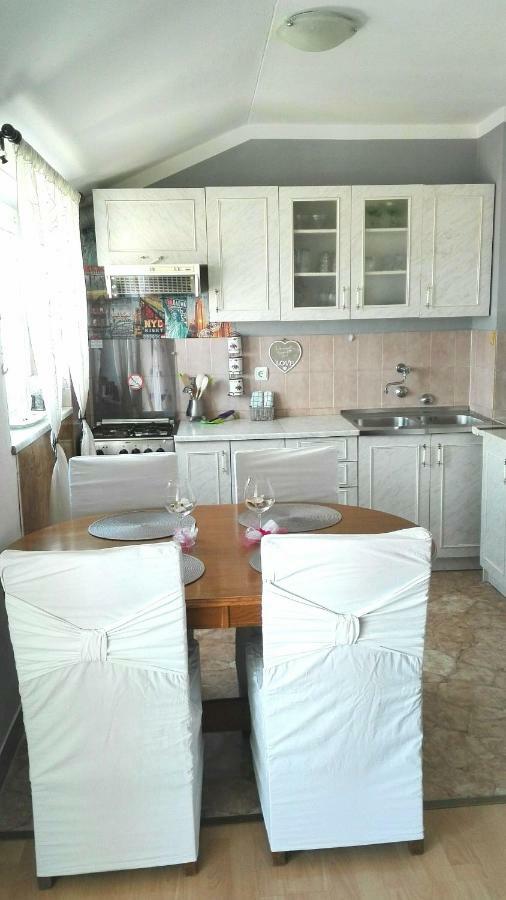 Appartamento Apartman Nicole Zara Esterno foto